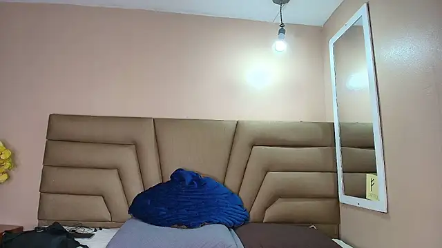 Snapshot of Feniix__ chatting on 11-06-25, 04:13 Feniix online show from 11-06-25, 04:13