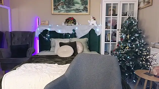 JoanneGG online show from 12-18-24, 08:09