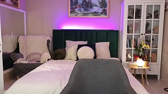 JoanneGG online show from 03-11-25, 10:18