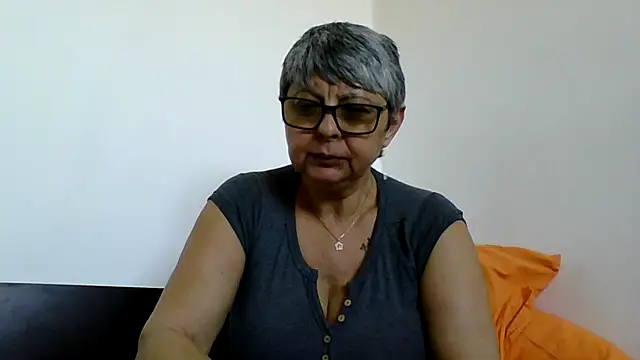 roseblak42 online show from 04-06-26, 12:28