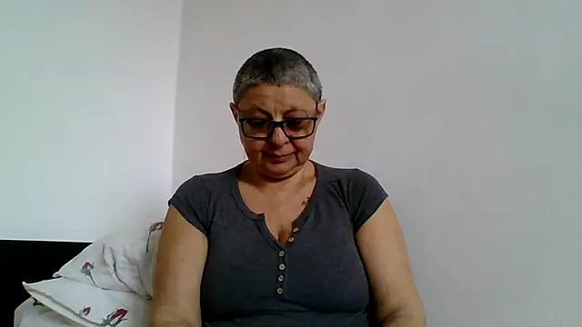 roseblak42 online show from 04-08-26, 10:15