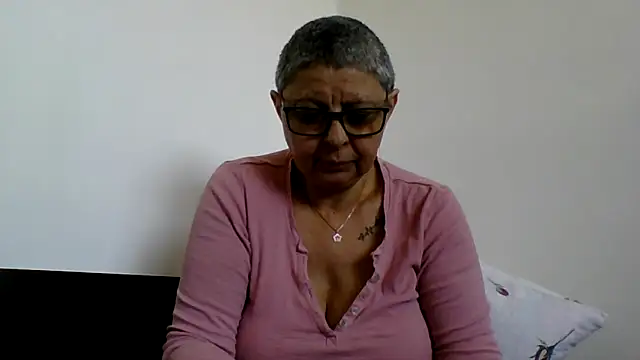 roseblak42 online show from 04-16-26, 12:06