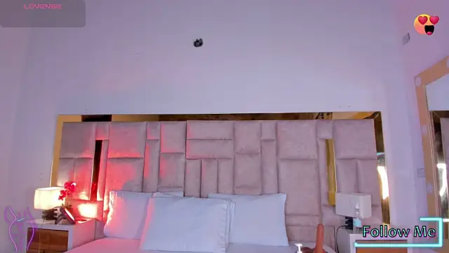 Miss Abigail  online show from 10-17-25, 01:25