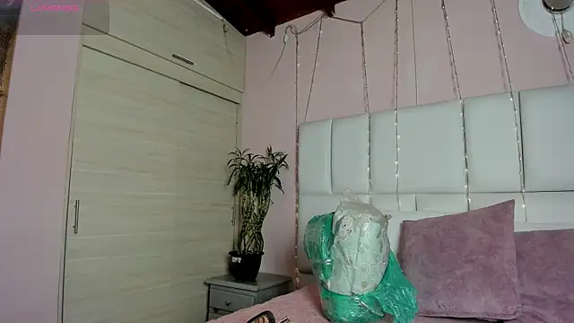 kiana cream online show from 03-19-25, 11:50