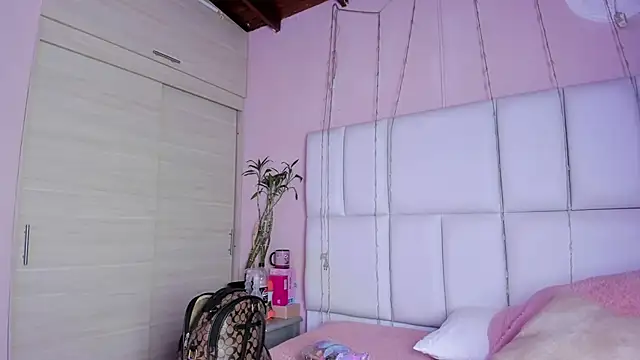 kiana cream online show from 09-26-25, 11:36