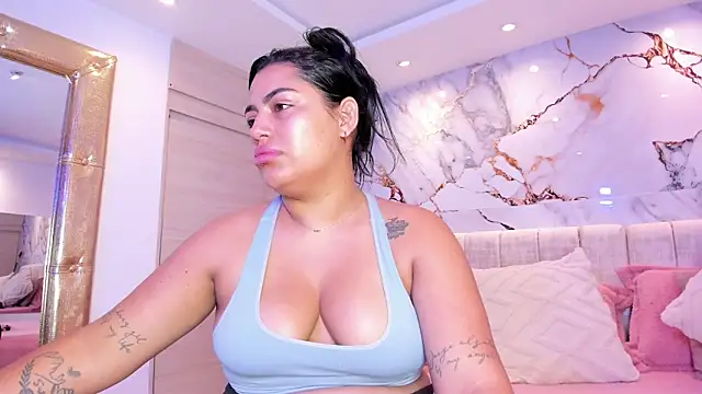 kiana cream online show from 11-24-25, 11:54