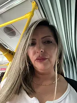 Snapshot of _Abril-Office1 chatting on 12-19-24, 03:30 Abril-Office1 online show from 12-19-24, 03:30