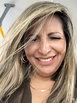 Snapshot of _Abril-Office1 chatting on 12-20-24, 06:02 Abril-Office1 online show from 12-20-24, 06:02