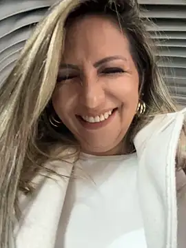 Snapshot of _Abril-Office1 chatting on 12-27-24, 03:26 Abril-Office1 online show from 12-27-24, 03:26