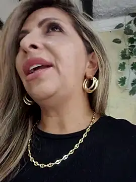 Snapshot of _Abril-Office1 chatting on 02-18-25, 07:41 Abril-Office1 online show from 02-18-25, 07:41