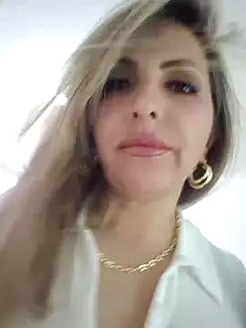 Snapshot of _Abril-Office1 chatting on 02-24-25, 07:52 Abril-Office1 online show from 02-24-25, 07:52