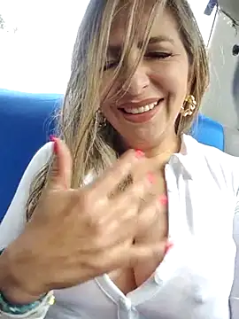 Snapshot of _Abril-Office1 chatting on 03-04-25, 02:32 Abril-Office1 online show from 03-04-25, 02:32