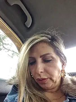 Snapshot of _Abril-Office1 chatting on 03-11-25, 03:56 Abril-Office1 online show from 03-11-25, 03:56