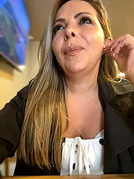 Snapshot of _Abril-Office1 chatting on 09-24-25, 03:15 Abril-Office1 online show from 09-24-25, 03:15