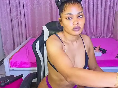 Snapshot of Pretty-shally chatting on 04-27-26, 12:30 Pretty-shally online show from 04-27-26, 12:30