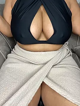 CARAMELGODDESSX23 online show from 09-18-25, 06:26