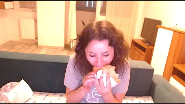 Snapshot of LovelyJulliette chatting on 03-21-25, 06:29 LovelyJulliette online show from 03-21-25, 06:29