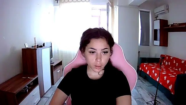 Snapshot of LovelyJulliette chatting on 09-24-25, 02:20 LovelyJulliette online show from 09-24-25, 02:20