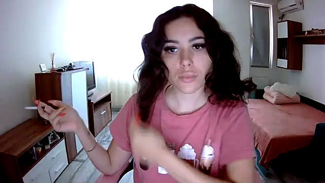 Snapshot of LovelyJulliette chatting on 09-28-25, 10:42 LovelyJulliette online show from 09-28-25, 10:42