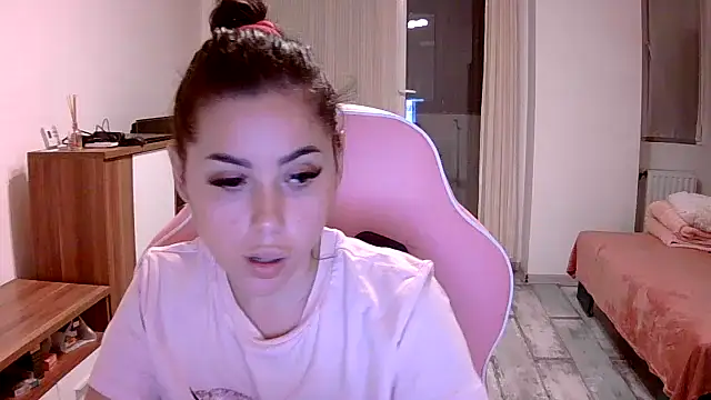 Snapshot of LovelyJulliette chatting on 10-06-25, 05:32 LovelyJulliette online show from 10-06-25, 05:32