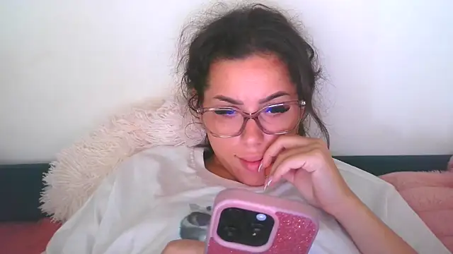 Snapshot of LovelyJulliette chatting on 10-15-25, 12:16 LovelyJulliette online show from 10-15-25, 12:16