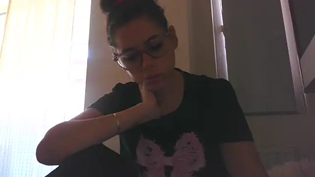 Snapshot of LovelyJulliette chatting on 10-17-25, 09:23 LovelyJulliette online show from 10-17-25, 09:23