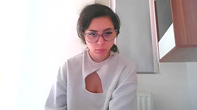 Snapshot of LovelyJulliette chatting on 10-19-25, 12:17 LovelyJulliette online show from 10-19-25, 12:17