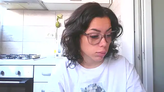 Snapshot of LovelyJulliette chatting on 10-21-25, 09:43 LovelyJulliette online show from 10-21-25, 09:43