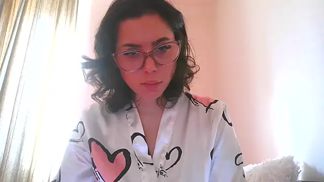 Snapshot of LovelyJulliette chatting on 10-22-25, 12:05 LovelyJulliette online show from 10-22-25, 12:05