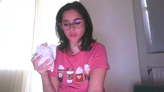 Snapshot of LovelyJulliette chatting on 10-26-25, 02:23 LovelyJulliette online show from 10-26-25, 02:23