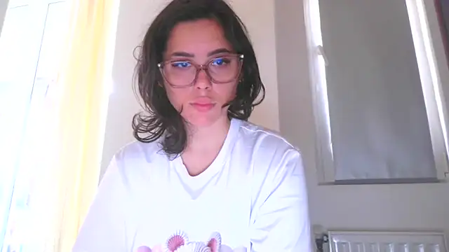 Snapshot of LovelyJulliette chatting on 10-27-25, 12:42 LovelyJulliette online show from 10-27-25, 12:42