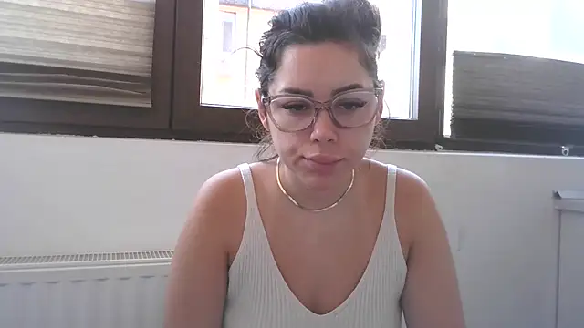 Snapshot of LovelyJulliette chatting on 11-06-25, 08:37 LovelyJulliette online show from 11-06-25, 08:37