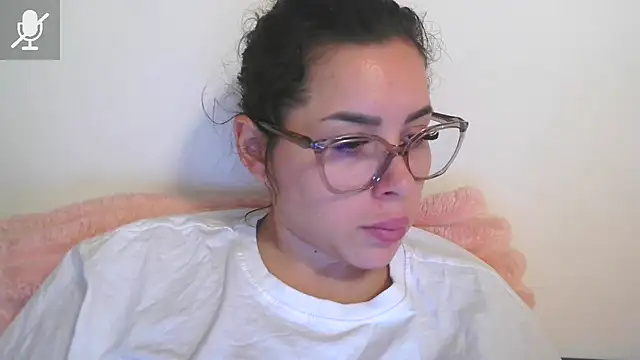 Snapshot of LovelyJulliette chatting on 11-08-25, 11:21 LovelyJulliette online show from 11-08-25, 11:21