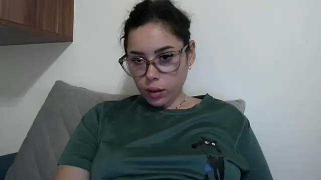 Snapshot of LovelyJulliette chatting on 11-14-25, 08:07 LovelyJulliette online show from 11-14-25, 08:07