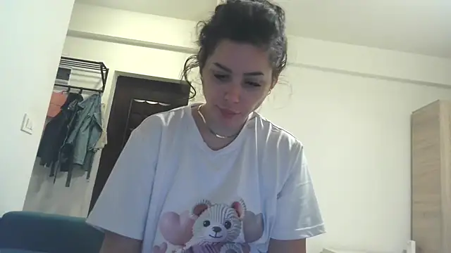 Snapshot of LovelyJulliette chatting on 11-16-25, 04:45 LovelyJulliette online show from 11-16-25, 04:45