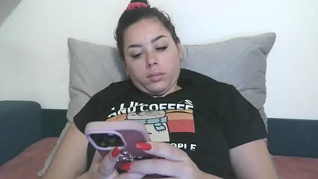 Snapshot of LovelyJulliette chatting on 11-19-25, 03:45 LovelyJulliette online show from 11-19-25, 03:45