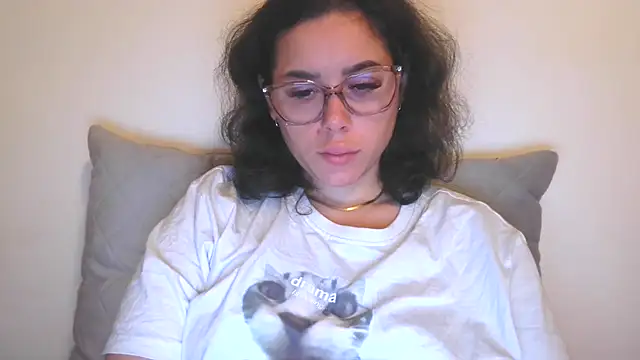 Snapshot of LovelyJulliette chatting on 11-21-25, 11:09 LovelyJulliette online show from 11-21-25, 11:09