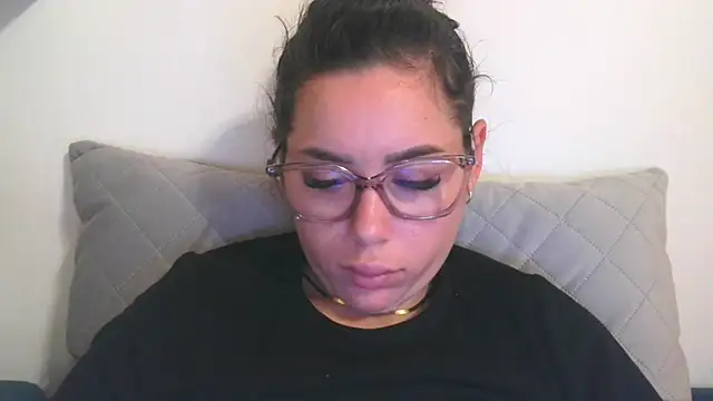 Snapshot of LovelyJulliette chatting on 11-26-25, 02:40 LovelyJulliette online show from 11-26-25, 02:40