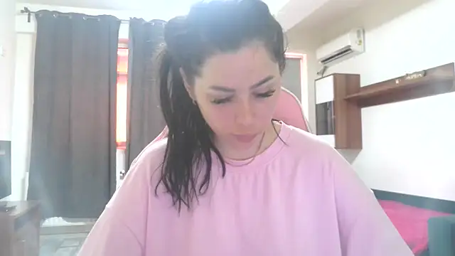 LovelyJulliette online show from 06-17-26, 12:40