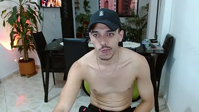 Snapshot of giannandblacke chatting on 03-02-25, 11:09 giannandblacke online show from 03-02-25, 11:09