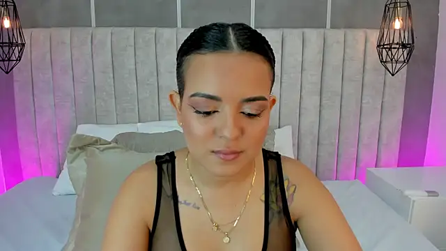 Snapshot of lea_gray chatting on 10-24-25, 06:37 lea gray online show from 10-24-25, 06:37