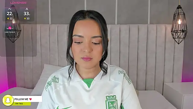 Snapshot of lea_gray chatting on 10-26-25, 05:08 lea gray online show from 10-26-25, 05:08