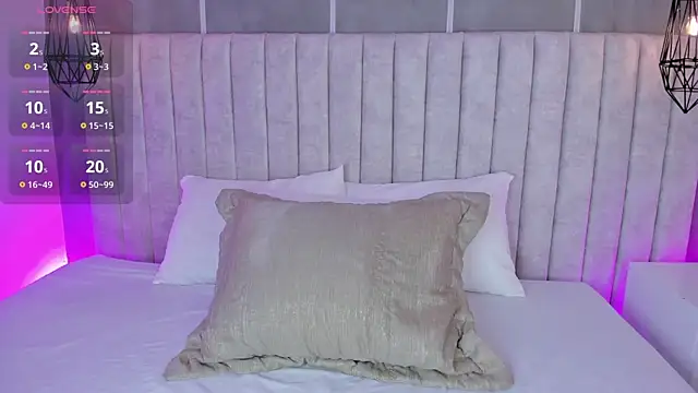 Snapshot of lea_gray chatting on 10-28-25, 06:21 lea gray online show from 10-28-25, 06:21