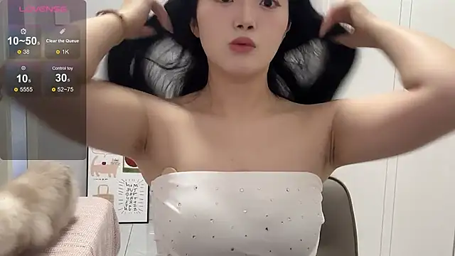 Snapshot of rose-u chatting on 10-12-25, 02:10 rose-u online show from 10-12-25, 02:10