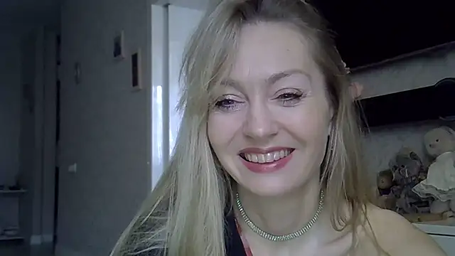 ZarinaSwift online show from 11-24-25, 04:34