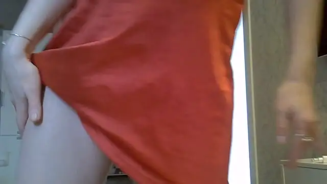 Snapshot of ZarinaSwift chatting on 05-16-26, 06:43 ZarinaSwift online show from 05-16-26, 06:43