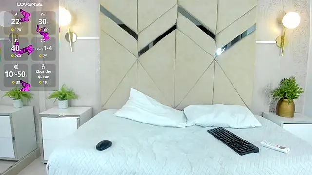Snapshot of LiaVelez chatting on 05-14-26, 01:51 LiaVelez online show from 05-14-26, 01:51