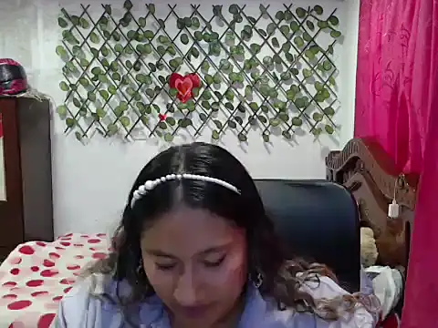 EmilyLove1014 online show from 12-01-24, 10:21