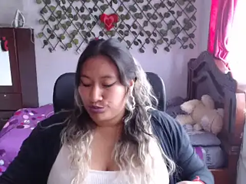 EmilyLove1014 online show from 12-09-24, 08:33