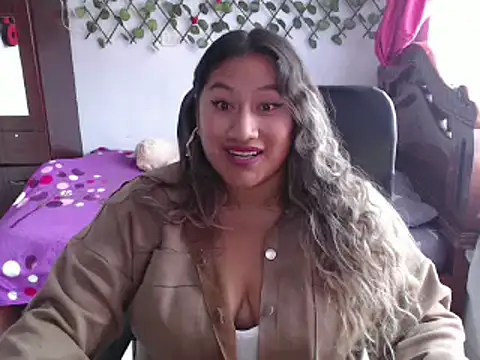 EmilyLove1014 online show from 12-10-24, 07:54